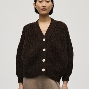 Babaa Chunky V-Neck Cardigan in Dark Brown